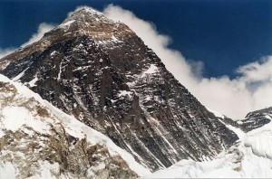 640px-Everest-fromKalarPatar